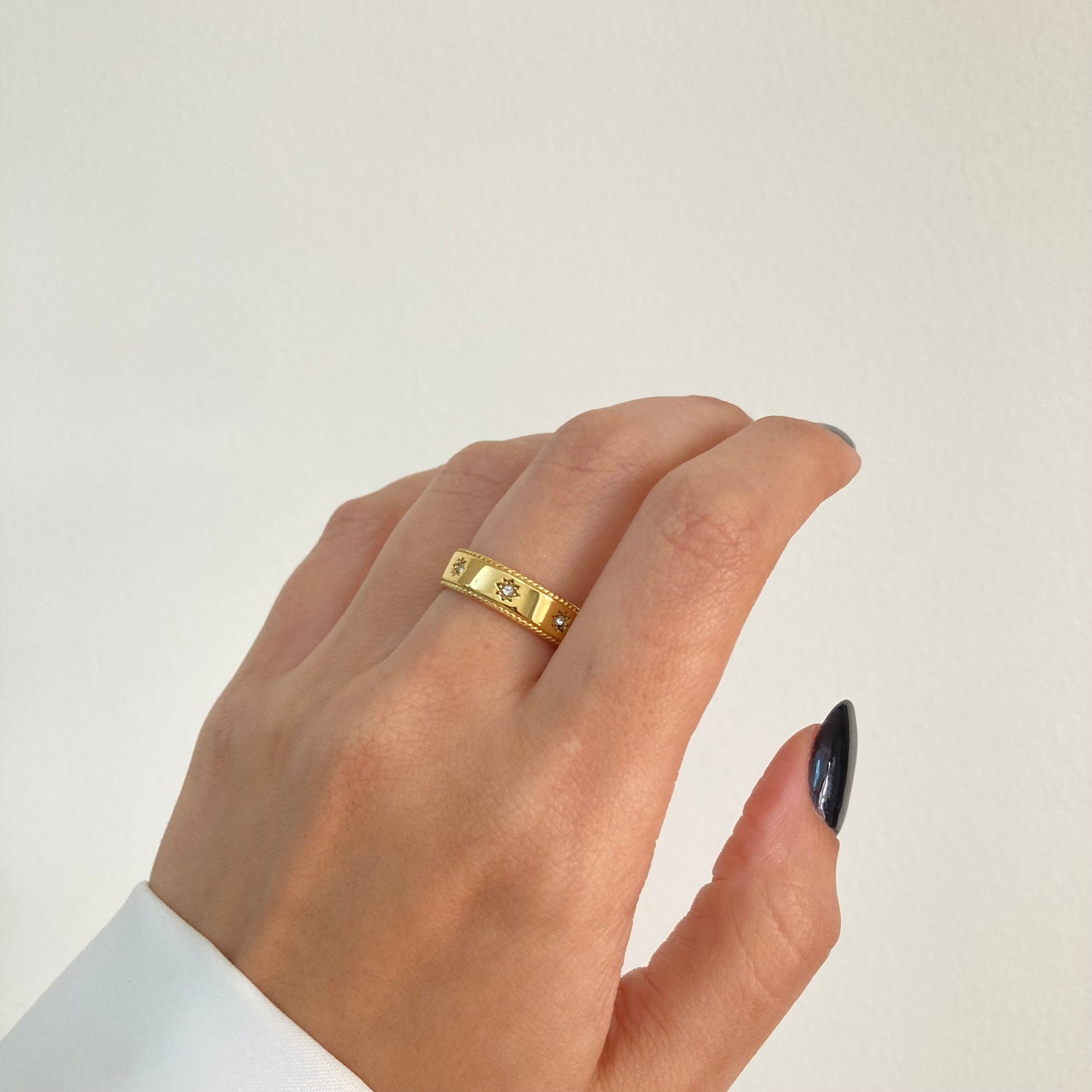 Medium Band Stars Ring