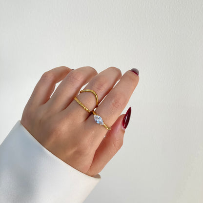 Wavy Solitaire Ring Set