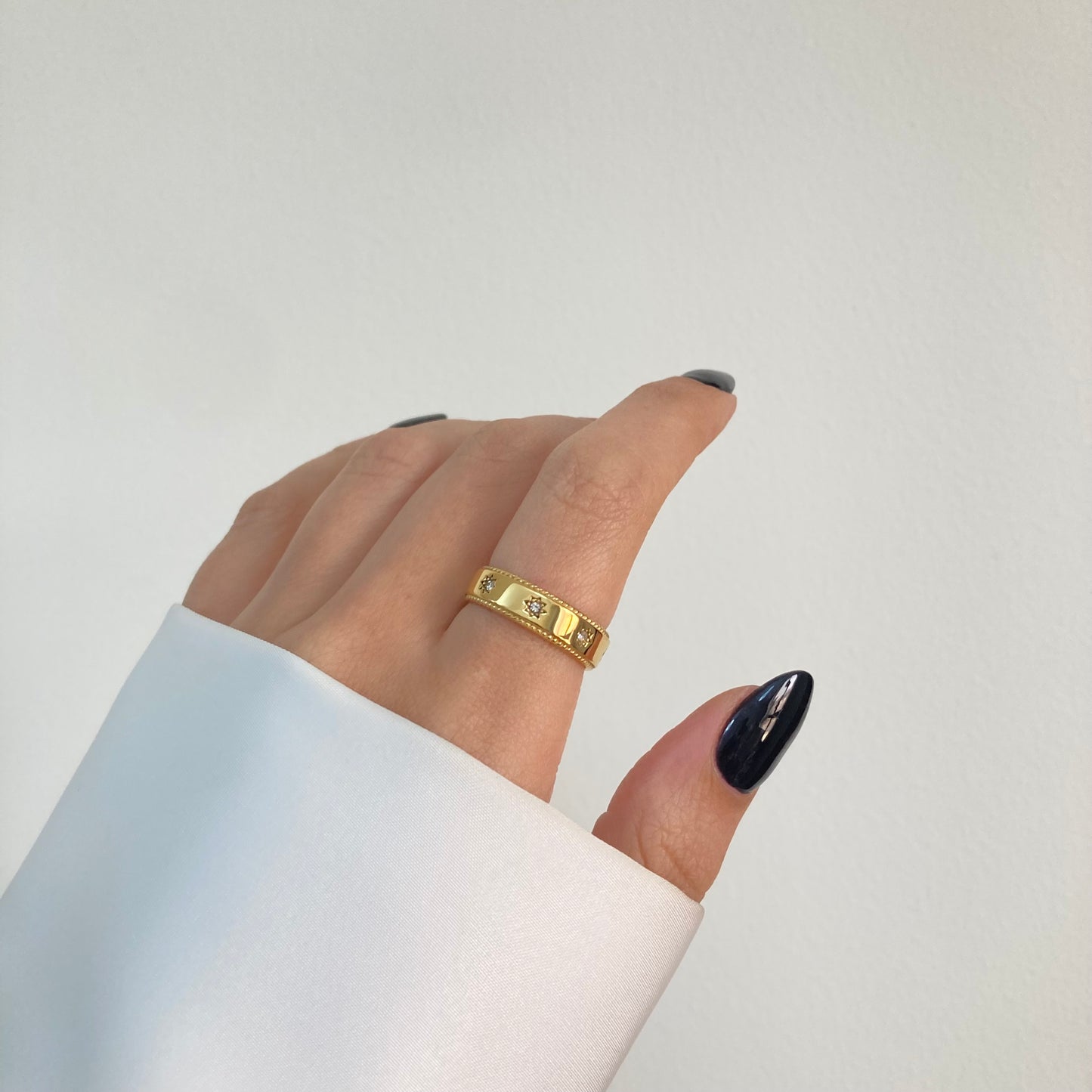 Medium Band Stars Ring