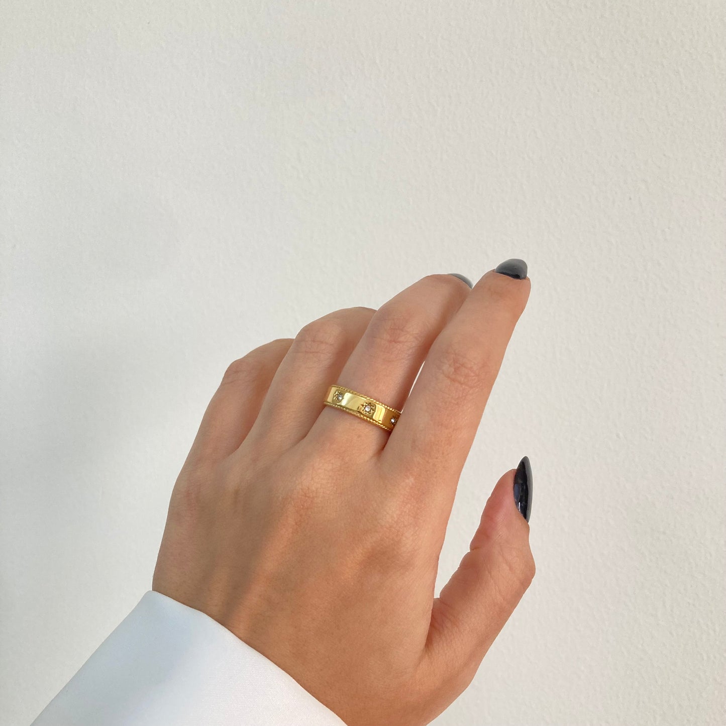 Medium Band Stars Ring