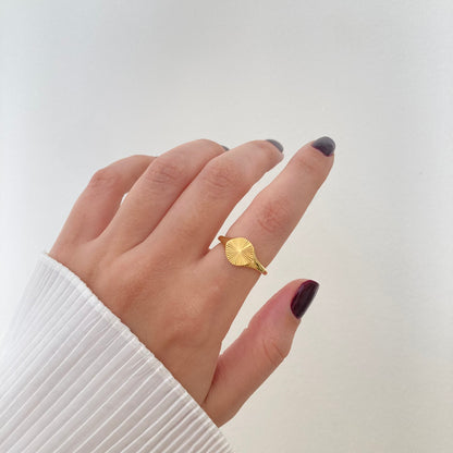 Ribbed Signet Ring
