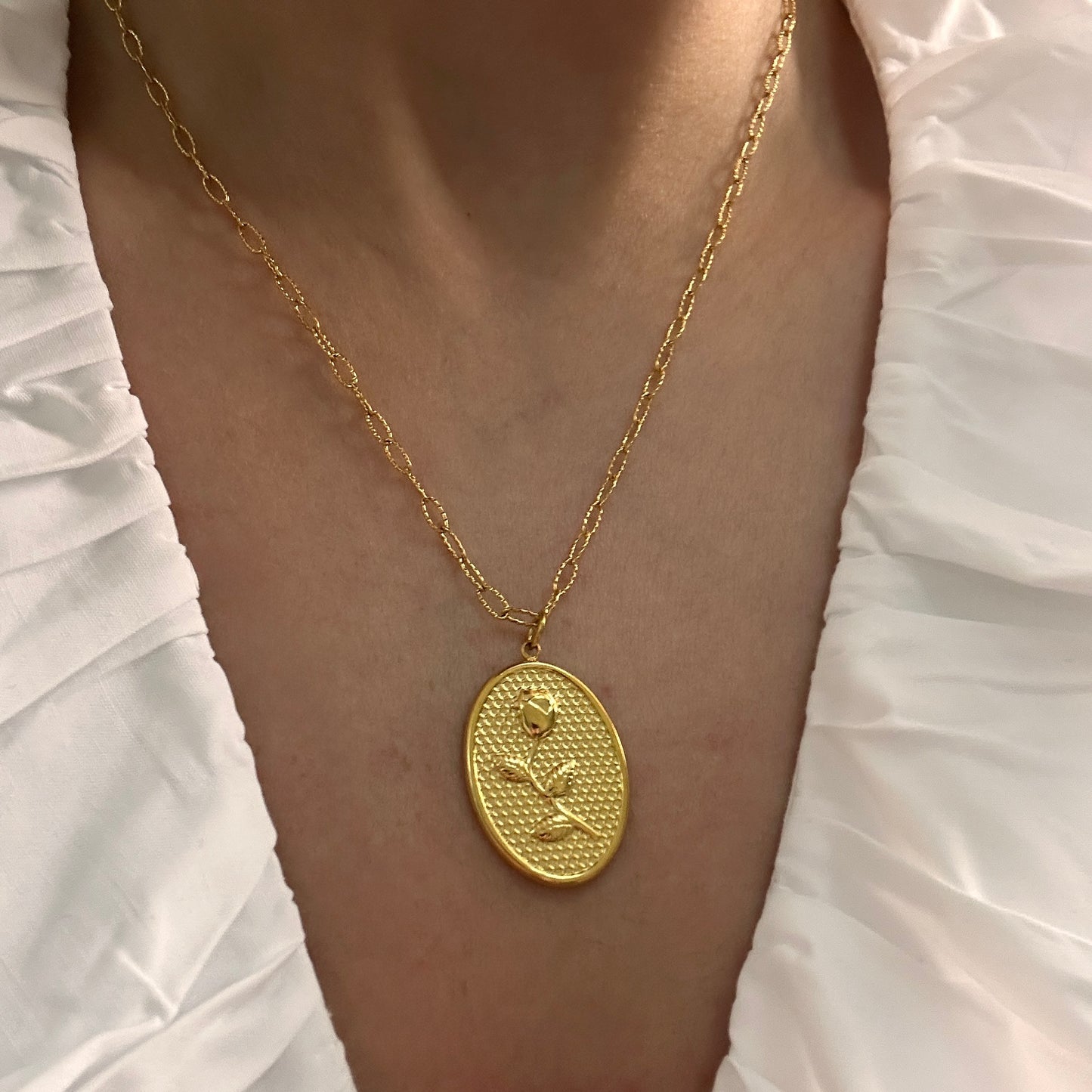 Rose Pendant Necklace