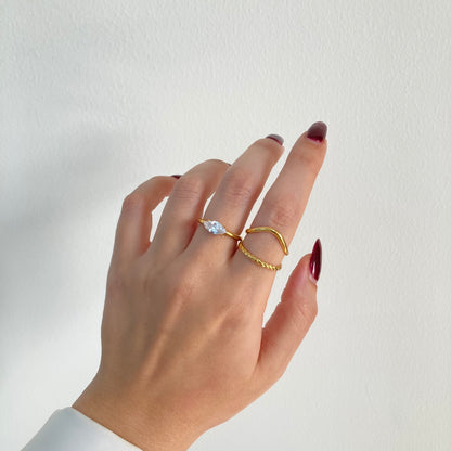 Wavy Solitaire Ring Set