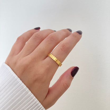 Ribbed Band Ring